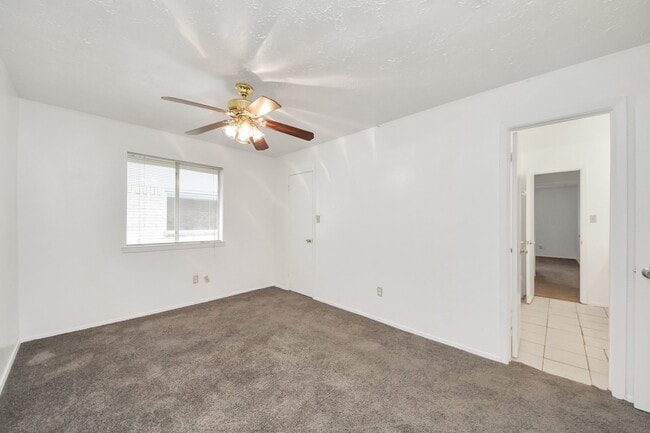 Building Photo - 13610 Piney Oaks Dr