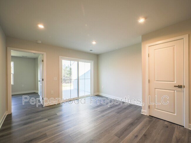 Building Photo - 4555 Duparc Way