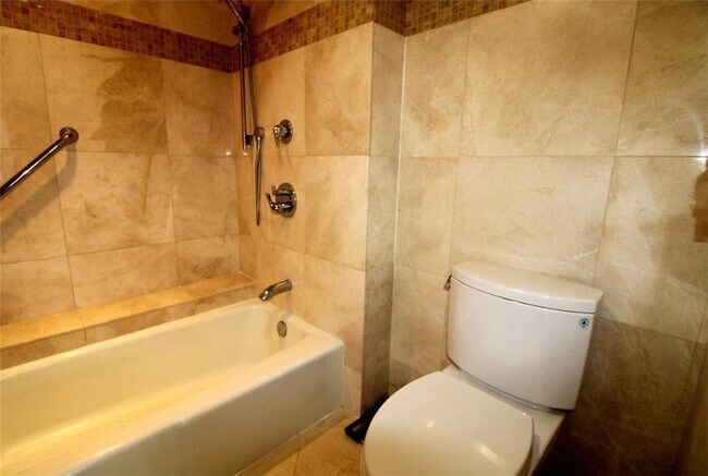 Building Photo - 3900 Galt Ocean Dr