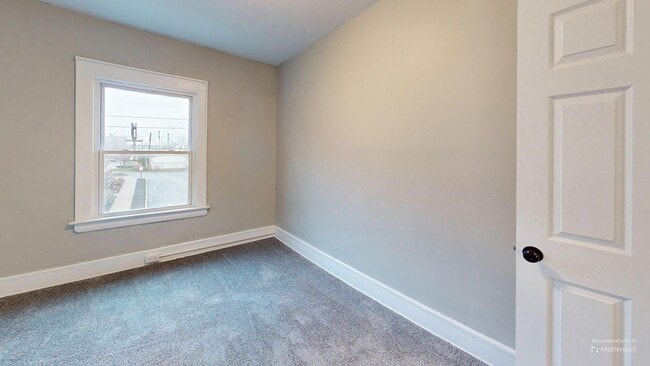 Building Photo - Edgewater Neighborhood - 3 bedroom - 2 Bat...