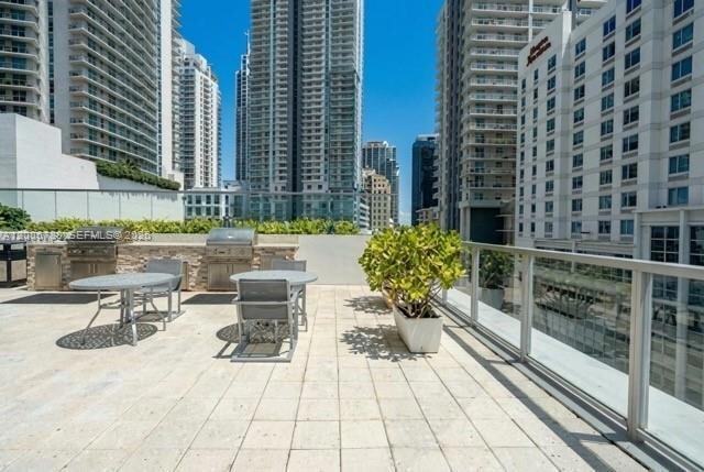 Building Photo - 1111 SW 1st Ave