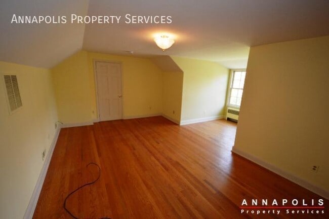 Building Photo - 208 Avondale Cir