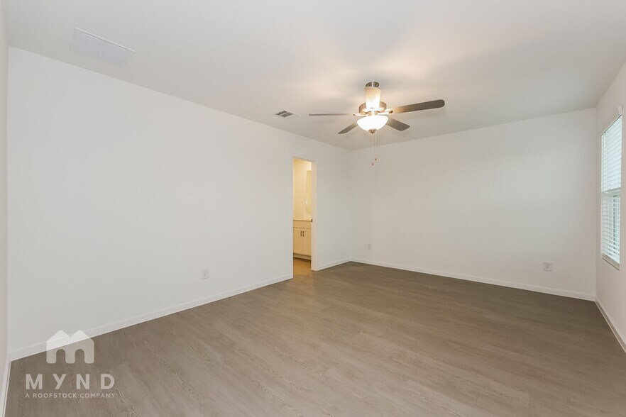 Building Photo - 2741 Ctr Crk Ln