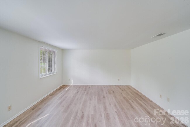 Building Photo - 5001 Forest Mountain Ct