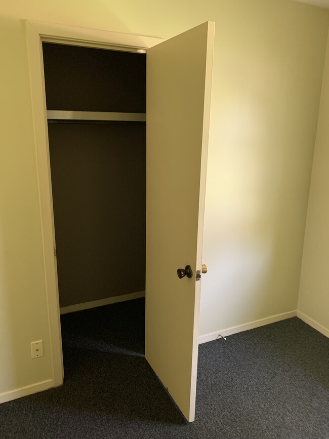 1st Bedroom closet - 5148 Queen Eleanor Ln