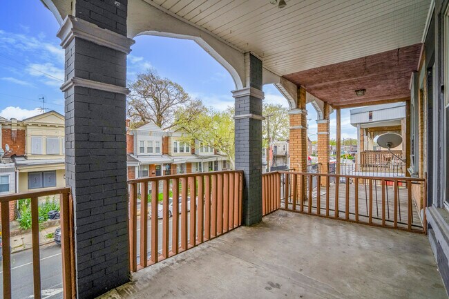 Building Photo - 924 S 58th St