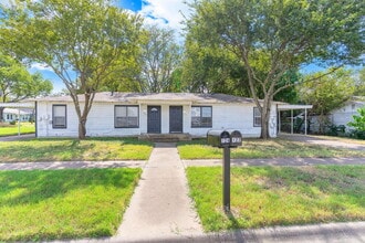 Building Photo - Cozy 2 Bedroom 1 Bath Duplex in Cleburne T...