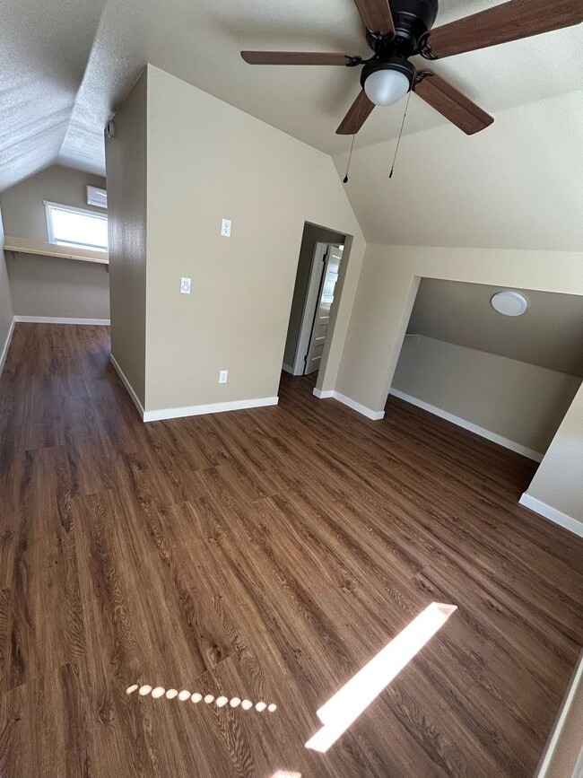 Building Photo - FREE JULY RENT SPECAIL! Newly Renovated St...