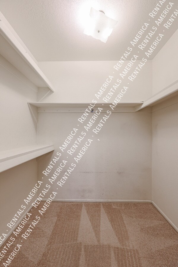 Building Photo - 1360 W Esplanade St