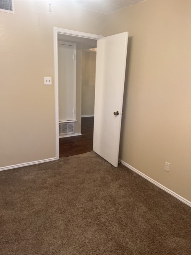 Building Photo - Corner lot Townhouse with yard! fireplace,...