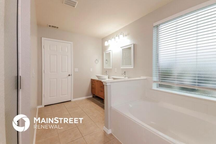 Building Photo - 520 Welch Dr