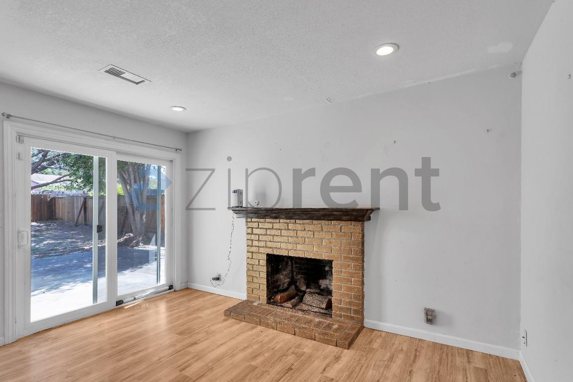 Building Photo - Unit