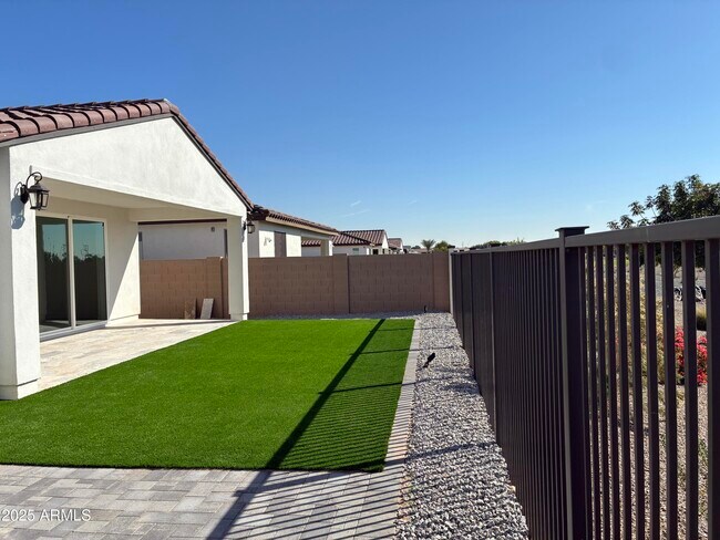 Building Photo - 10862 N Brownsville Ln