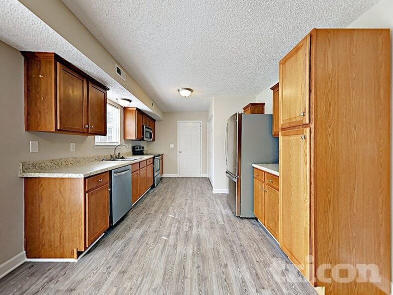 Building Photo - 2656 Captains Watch Rd NE