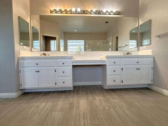 Building Photo - Silver Loop Jurupa Valley, 91752  (5 bed, ...