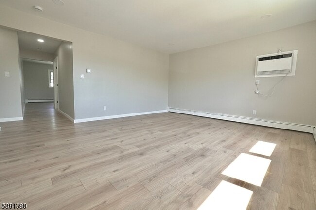Building Photo - 467 Hobson Ave