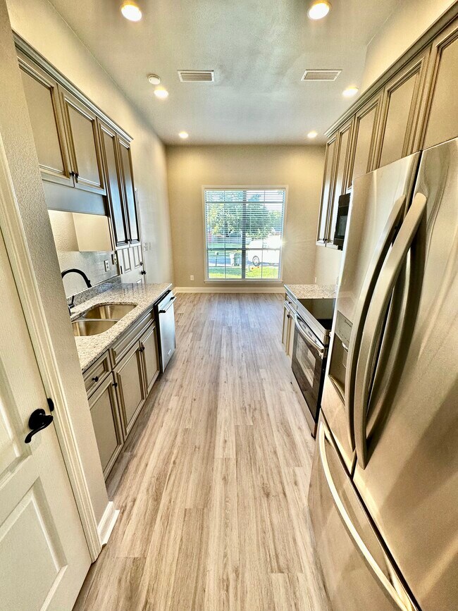 Building Photo - 8022 Brookside Ln