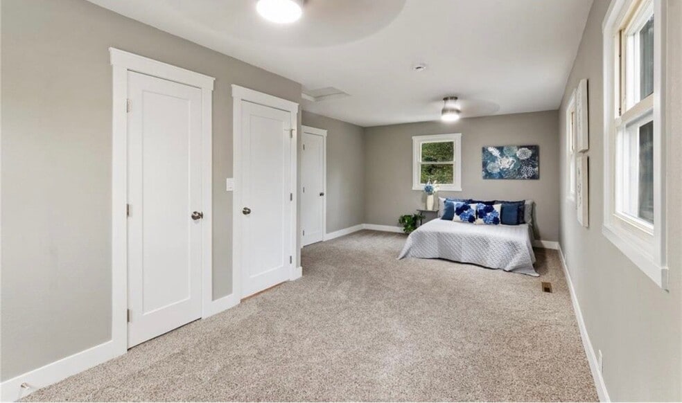 Building Photo - 1929 S Prospect Ave