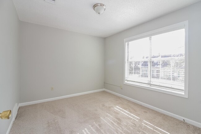 Building Photo - 7172 Market Square Dr