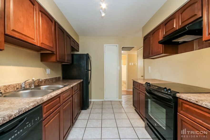 Building Photo - 3202 W Wood Dr