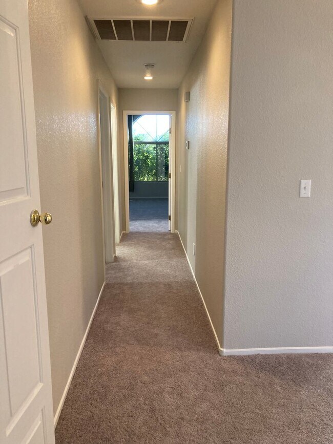 Building Photo - 3 bedroom 2 bath 2 car garage