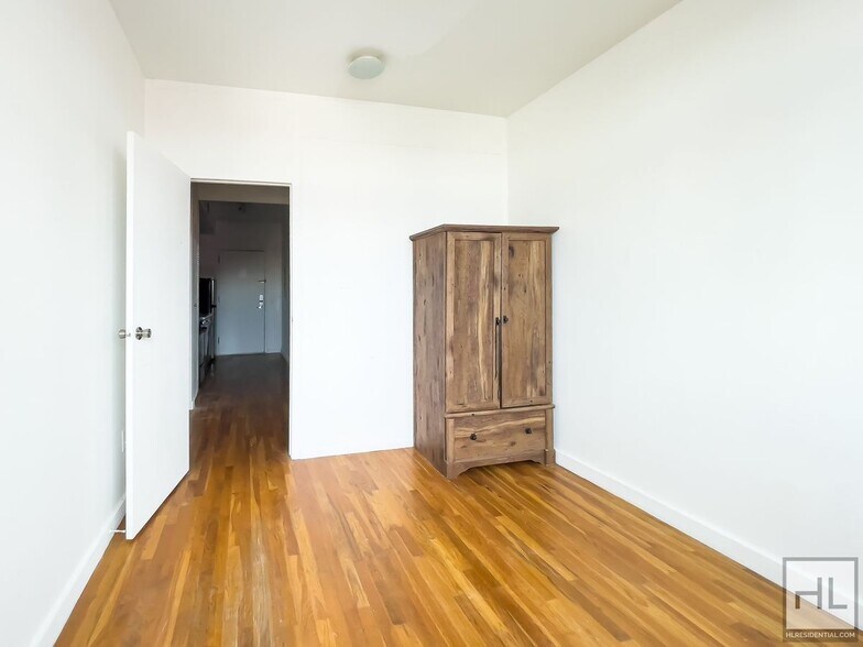 Building Photo - NOLL STREET / Spacious 2 Bed 1-Bath / No Fee