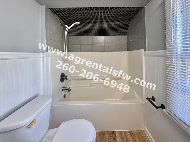 Building Photo - 2 Bedroom House
