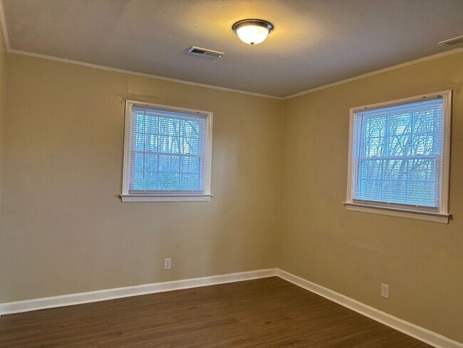 Building Photo - 3 BED, 1 BATH BRICK HOME LOCATED IN ASHEBORO