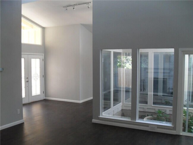 Building Photo - 4804 Greystone Dr