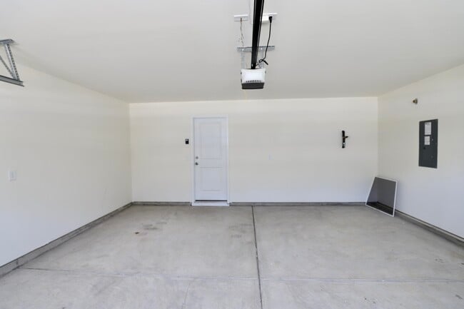 Building Photo - 463 N High Duck Trail