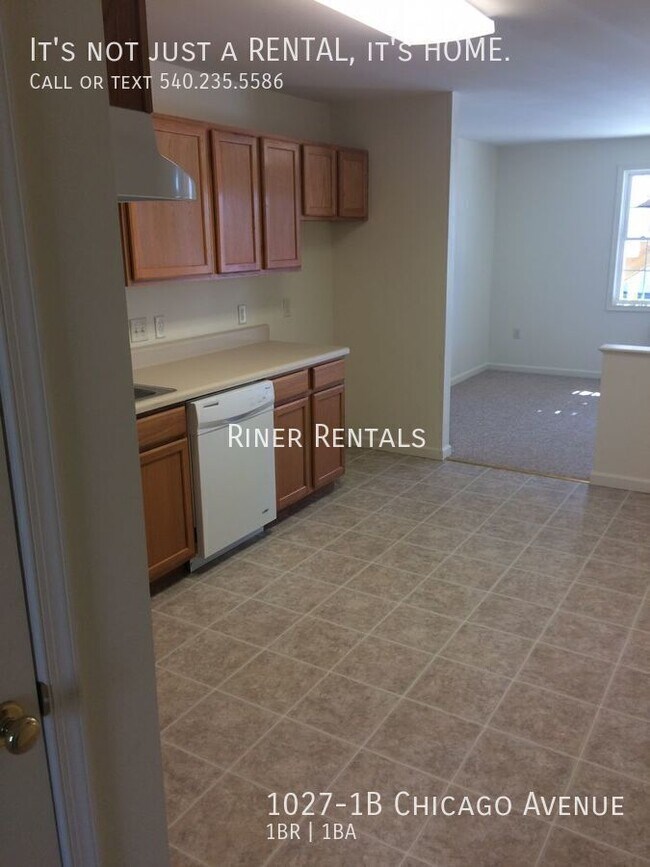 Building Photo - 1027-1B Chicago Ave