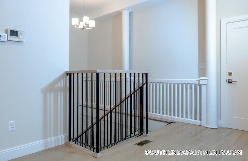 Building Photo - 11 Newcomb St