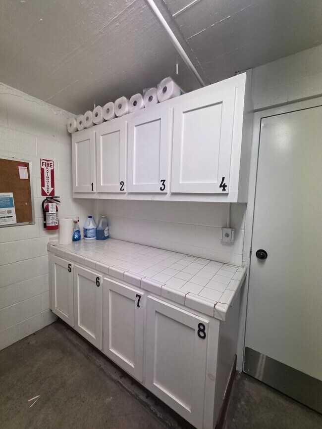 Building Photo - RENOVATED 2BD/1.5 BATH WITH PARKING, LAUNDRY, AND FULL H-VAC