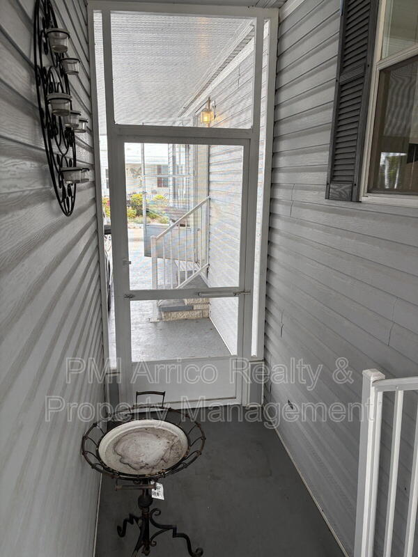 Building Photo - 712 Choo Choo Ln