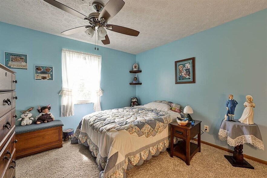 Building Photo - 5938 Fairdale Dr