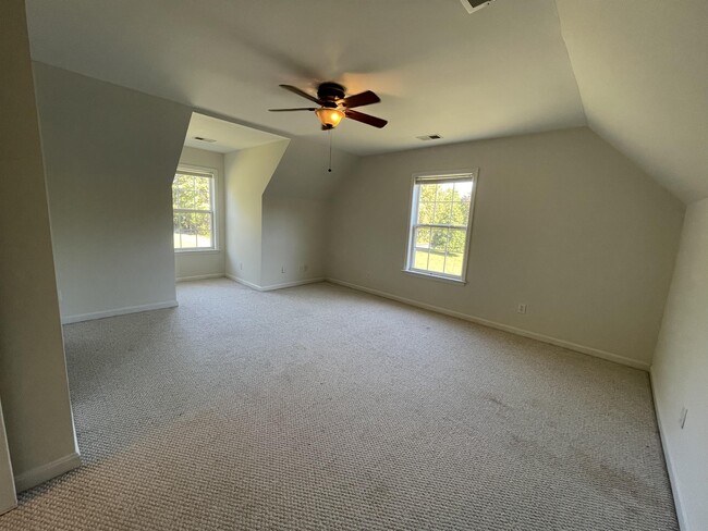 Building Photo - 10197 Madison Dr