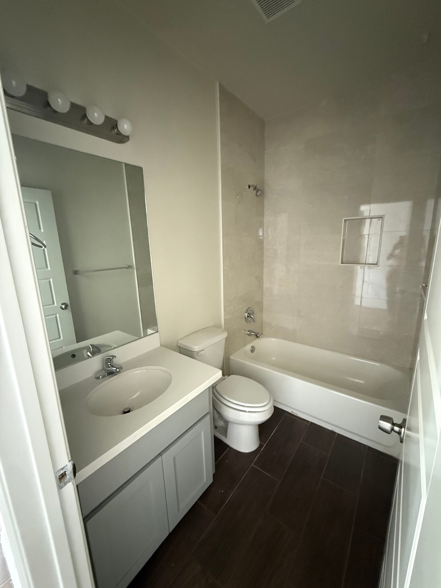 1st bathroom - 1008 Calle Naranja