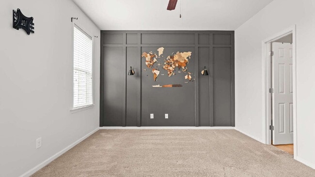 Building Photo - "Charming 2-Bed Townhouse with 2.5 Baths i...