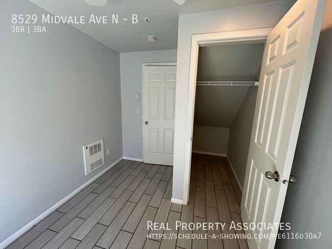 Building Photo - 8529 Midvale Ave N