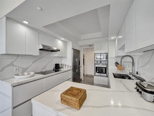 Building Photo - 7000 Island Blvd