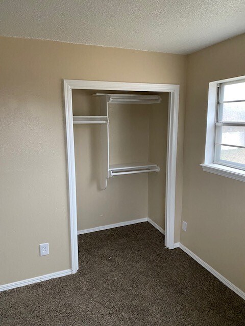 Building Photo - 204 Hardesty Dr