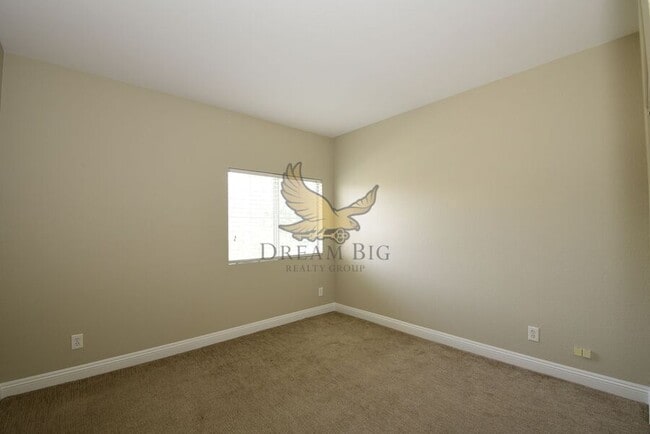 Building Photo - 10524 Autumn Pine Ave