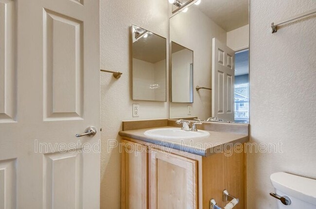 Building Photo - 5793 Ceylon St