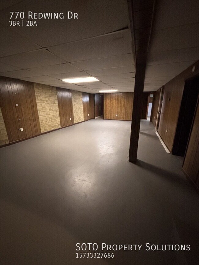 Building Photo - 770 Redwing Dr