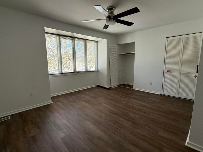 Building Photo - 1082 Greenhills Dr