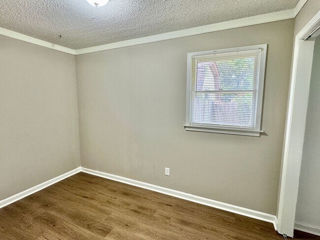 Building Photo - Tucked Away in a Peaceful Cul-de-Sac – 4-B...
