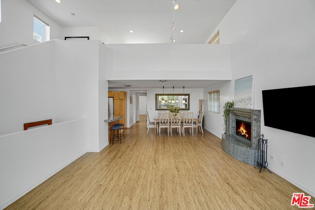 Building Photo - 120 Fleet St