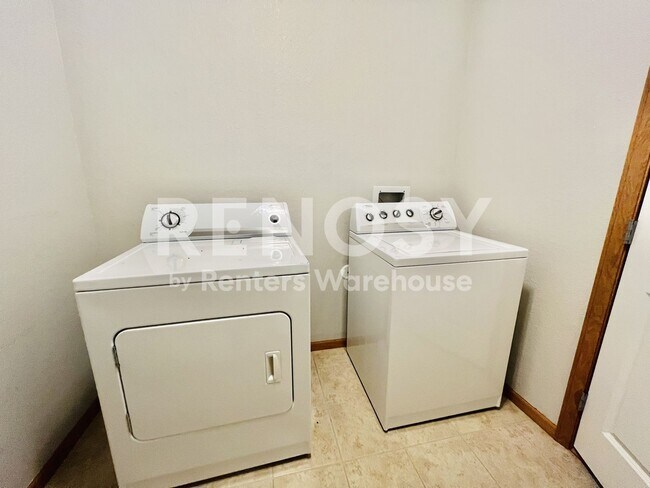 Building Photo - Stunning 1 Bedroom 1 Bathroom in Saint Louis Park!