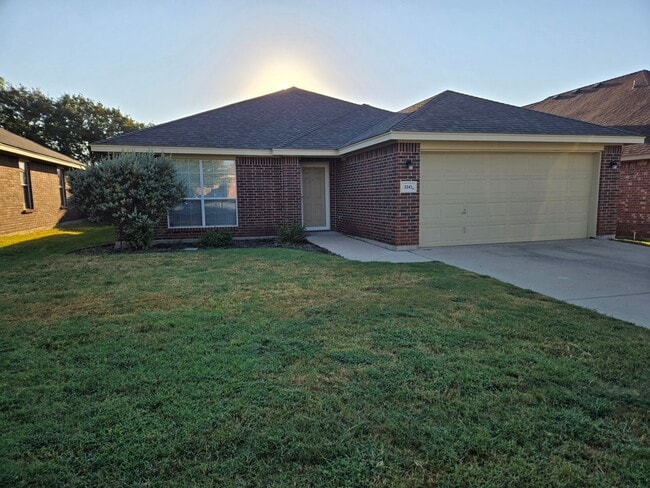 Primary Photo - Adorable 4/2/2 located minutes from Weathe...