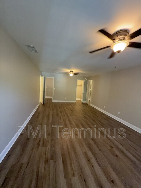 Building Photo - 4756 Forest Glen Ct NE